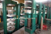 Tyre vulcanizing machine